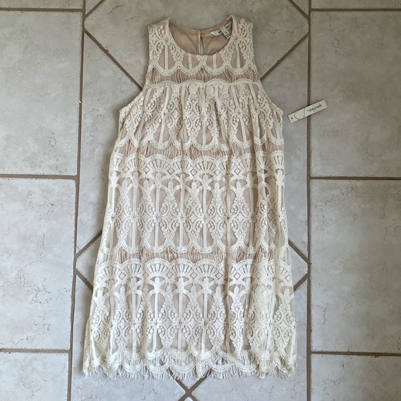 Speechless Dresses & Skirts - Speechless Boho Sheath Dress size small beige nude lace overlay S mini